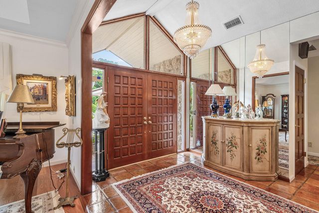 9 Alnwick Road, Palm Beach Gardens, FL 33418