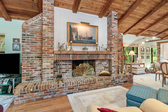 9 Alnwick Road, Palm Beach Gardens, FL 33418