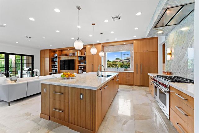18610 SE Saint Augustine Way, Tequesta, FL 33469