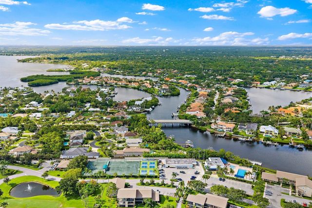 18610 SE Saint Augustine Way, Tequesta, FL 33469