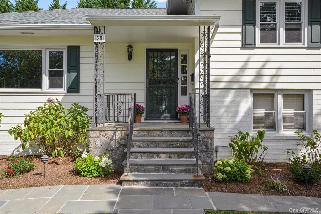 30 Antler Place, New Rochelle, NY 10804 — photo 3