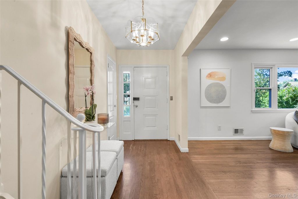 30 Antler Place, New Rochelle, NY 10804 — photo 4