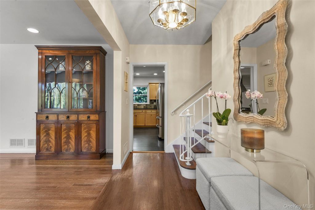 30 Antler Place, New Rochelle, NY 10804 — photo 5