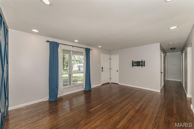 3025 Imperial Drive, St Peters, MO 63303