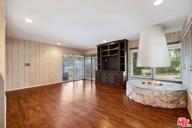 15901 High Knoll Road, Encino, CA 91436
