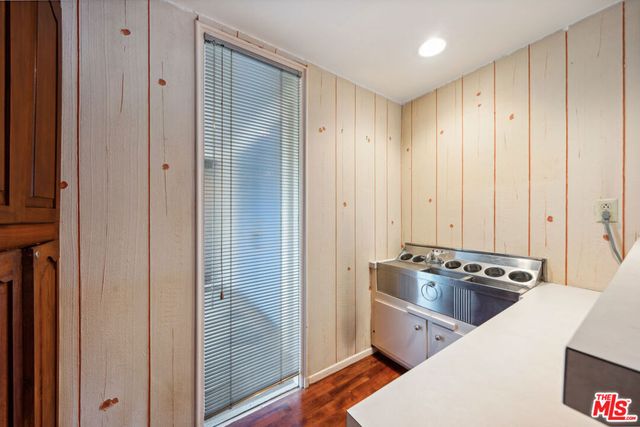 15901 High Knoll Road, Encino, CA 91436