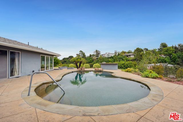 15901 High Knoll Road, Encino, CA 91436