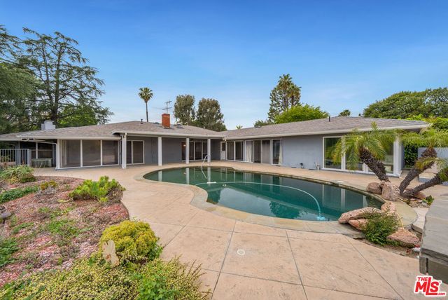15901 High Knoll Road, Encino, CA 91436