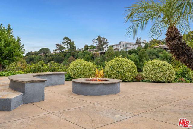 15901 High Knoll Road, Encino, CA 91436