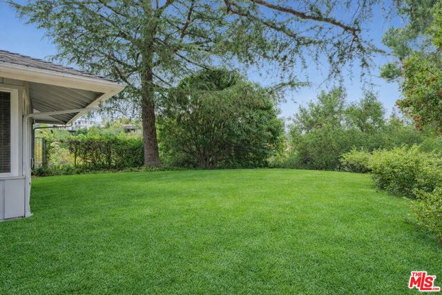 15901 High Knoll Road, Encino, CA 91436