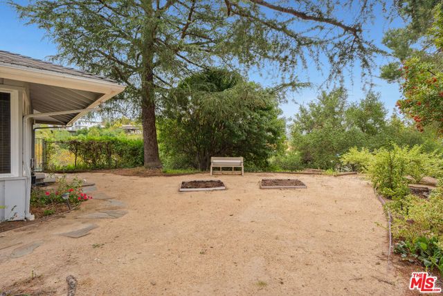 15901 High Knoll Road, Encino, CA 91436