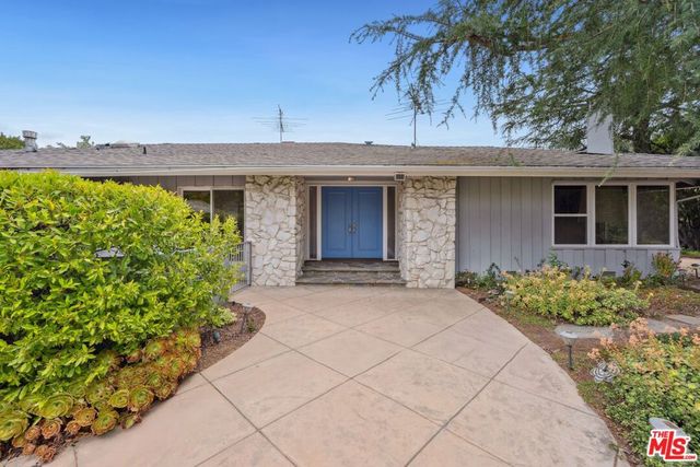 15901 High Knoll Road, Encino, CA 91436