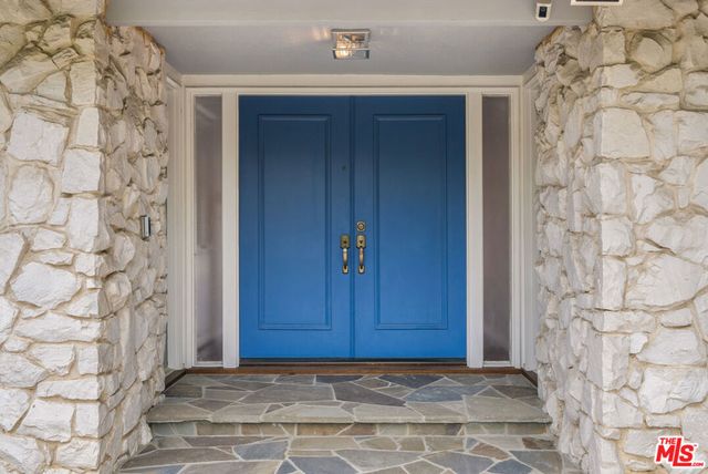 15901 High Knoll Road, Encino, CA 91436
