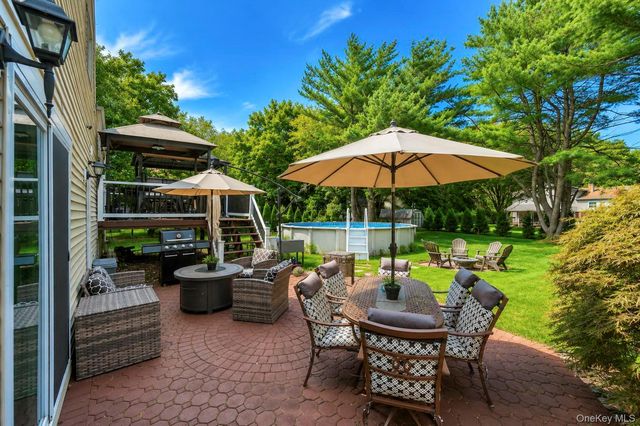 3 Humming Lane, Coram, NY 11727