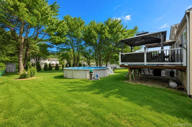 3 Humming Lane, Coram, NY 11727