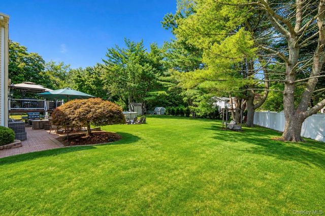 3 Humming Lane, Coram, NY 11727