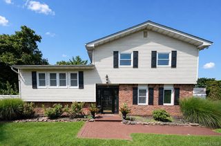 3 Humming Lane, Coram, NY 11727