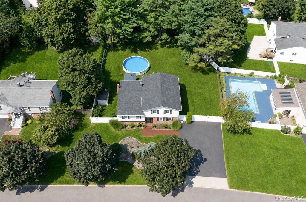 3 Humming Lane, Coram, NY 11727 — photo 4