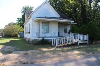 211 S Ansley Street, Nashville, AR 71852