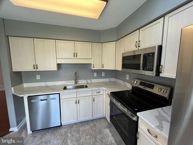 801 GINGER CT, Mount Laurel, NJ 08054