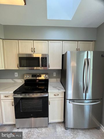 801 GINGER CT, Mount Laurel, NJ 08054