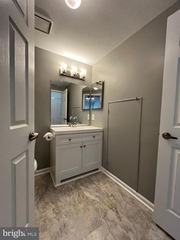801 GINGER CT, Mount Laurel, NJ 08054
