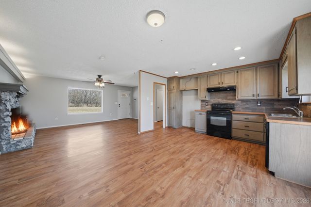 15876 E Pony Lake Drive, Claremore, OK 74019