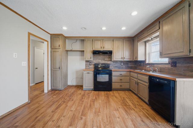 15876 E Pony Lake Drive, Claremore, OK 74019