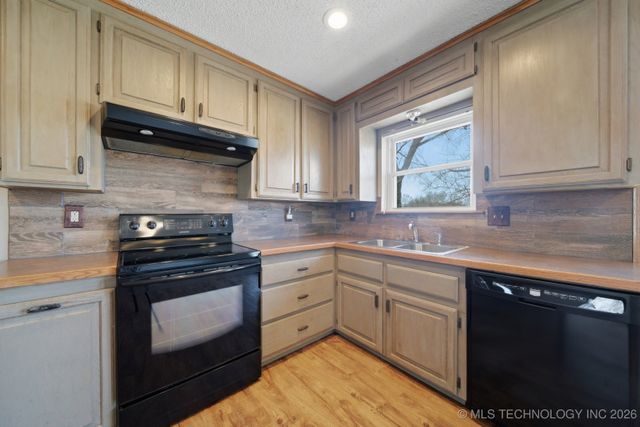 15876 E Pony Lake Drive, Claremore, OK 74019