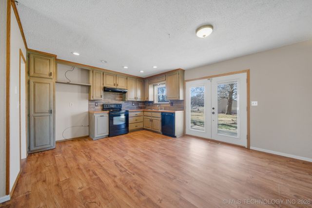 15876 E Pony Lake Drive, Claremore, OK 74019