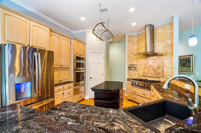 107 Squires DR, Lakeway, TX 78734