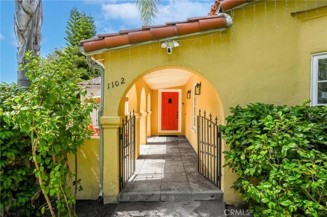 1102 Olmsted Drive, Glendale, CA 91202