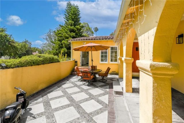 1102 Olmsted Drive, Glendale, CA 91202