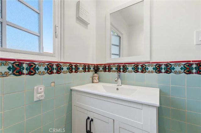 1102 Olmsted Drive, Glendale, CA 91202