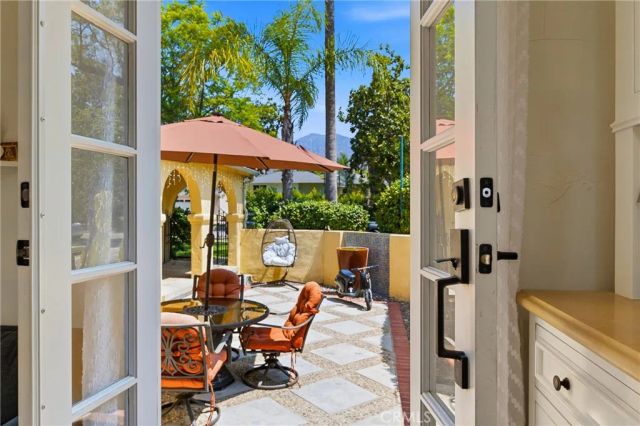 1102 Olmsted Drive, Glendale, CA 91202