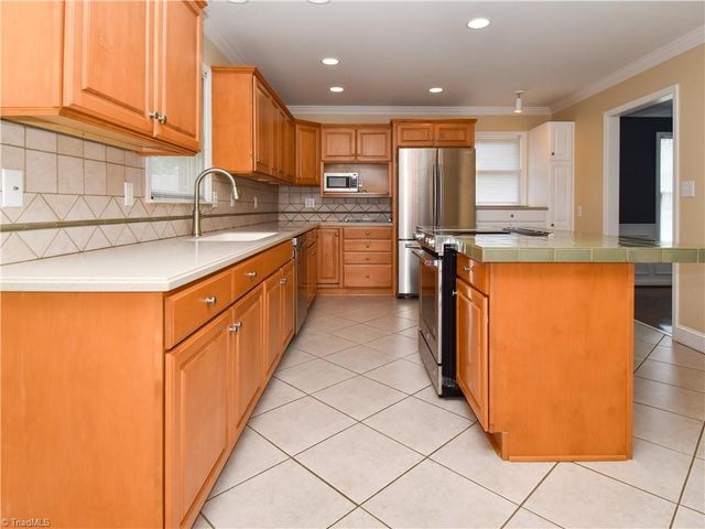 2245 Glenshire Court, Winston-salem, NC 27127