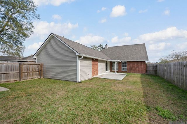 30863 Meadow Wood Blvd, Denham Springs, LA 70726