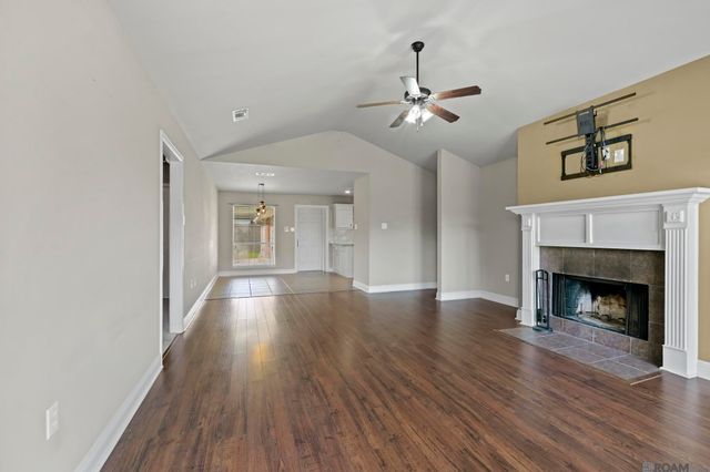 30863 Meadow Wood Blvd, Denham Springs, LA 70726