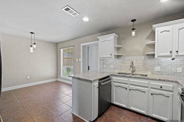 30863 Meadow Wood Blvd, Denham Springs, LA 70726