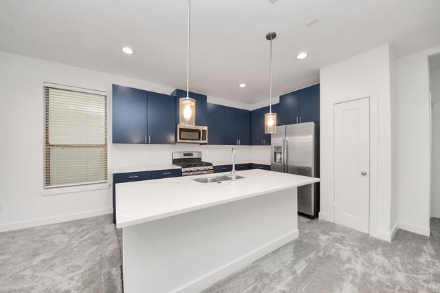 18527 Centro Row, Shenandoah, TX 77385