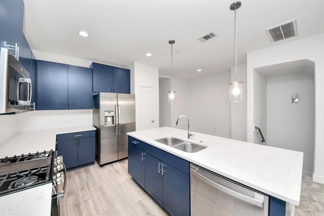 18527 Centro Row, Shenandoah, TX 77385