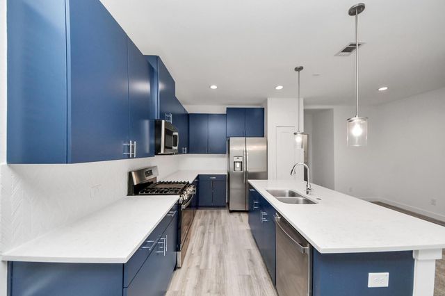 18527 Centro Row, Shenandoah, TX 77385