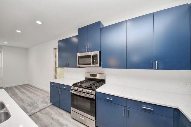 18527 Centro Row, Shenandoah, TX 77385