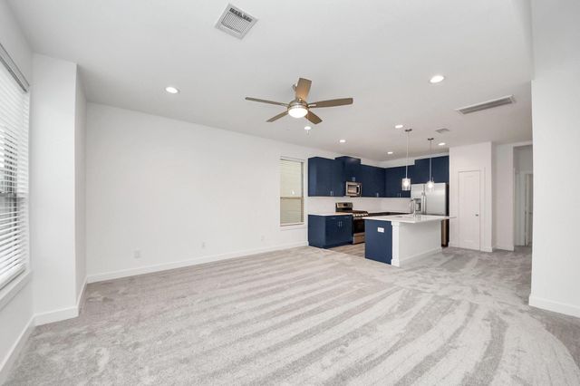 18527 Centro Row, Shenandoah, TX 77385