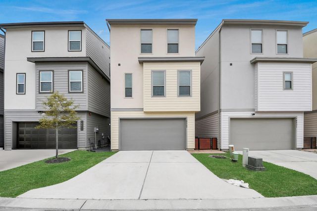 18527 Centro Row, Shenandoah, TX 77385