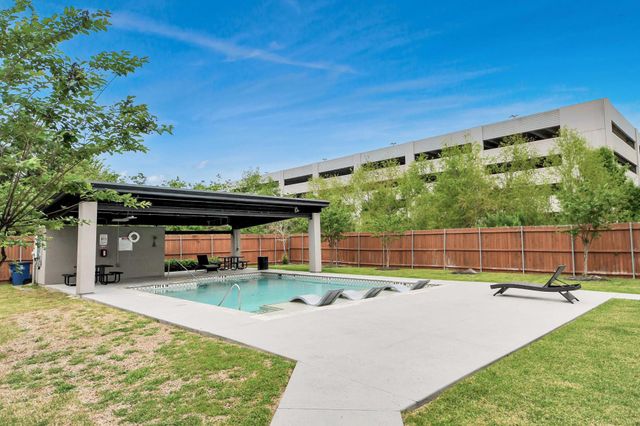 18527 Centro Row, Shenandoah, TX 77385