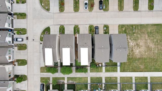 18527 Centro Row, Shenandoah, TX 77385