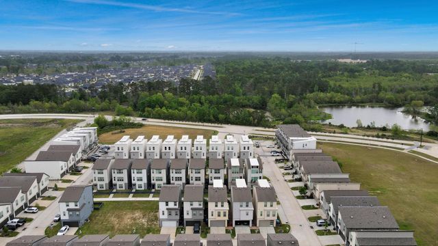 18527 Centro Row, Shenandoah, TX 77385