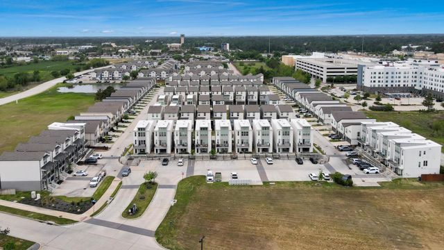 18527 Centro Row, Shenandoah, TX 77385