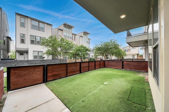 18527 Centro Row, Shenandoah, TX 77385